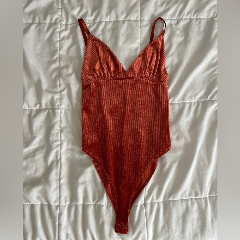 BODY SUIT (size: women’s small)